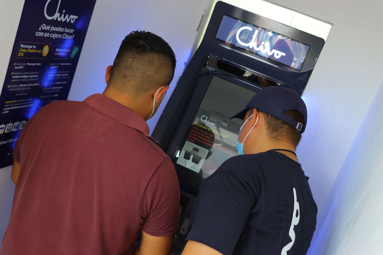 Salvadoreños continúan asistiendo a puntos Chivo para informarse sobre el Bitcoin salvadorenos-continuan-asistiendo-a-puntos-chivo-para-informarse-sobre-el-bitcoin